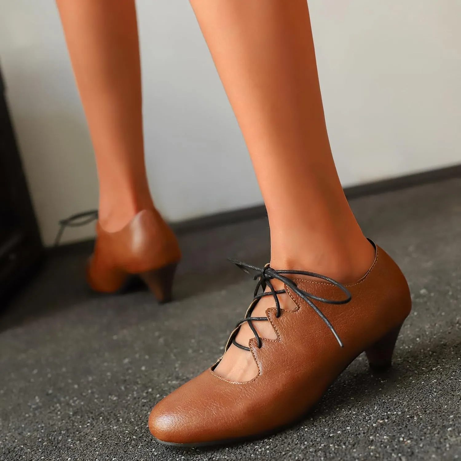 Women's Vintage Wingtip Oxfords Cross-Tied Cut Out Low Heel Brogue for Women
